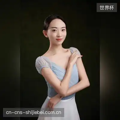 龚然月